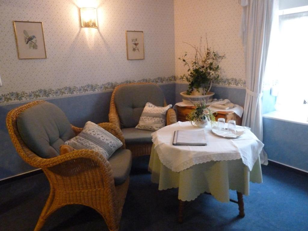 Alte Weinstuben Steinfelder Hof Garni Acomodação com café da manhã Ellenz-Poltersdorf Quarto foto
